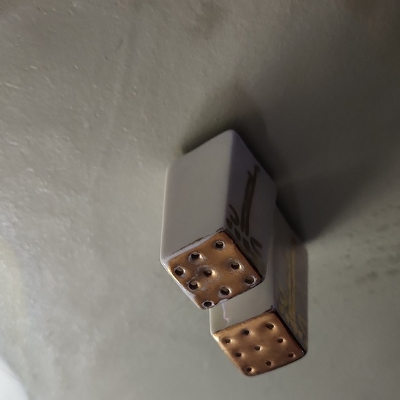 Pair of Antique salt and pepper shakers. - Picture 6 of 8